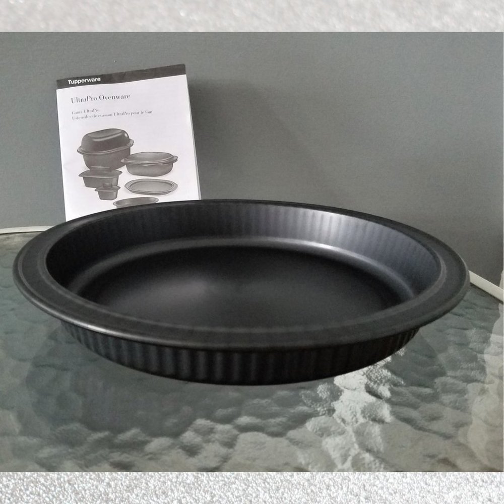 Tupperware UltraPro 9" Round Pan